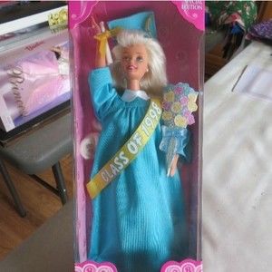 Mattel 1997 Graduation Barbie - Class of 1998 - New in unopened box